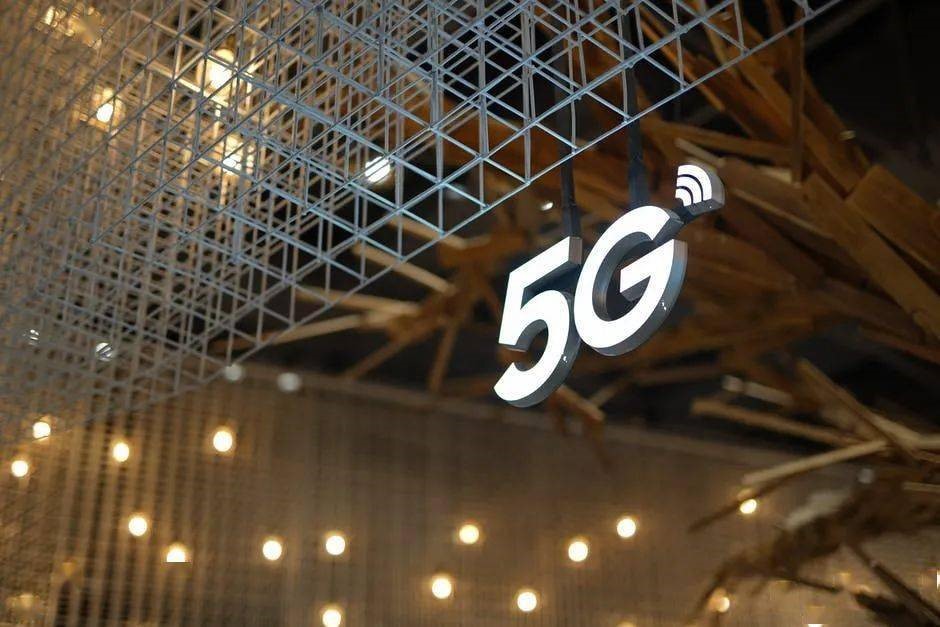 東麗開發用於（yú） 5G 通信的新型透明聚苯（běn）硫醚（mí）薄（báo）膜